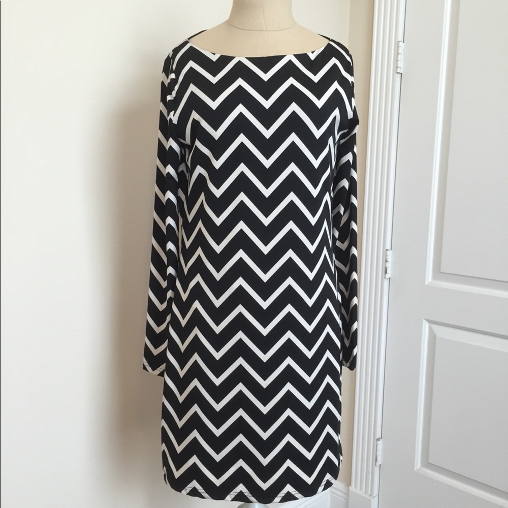 Tinley Road Chevon Long Sleeve Dress